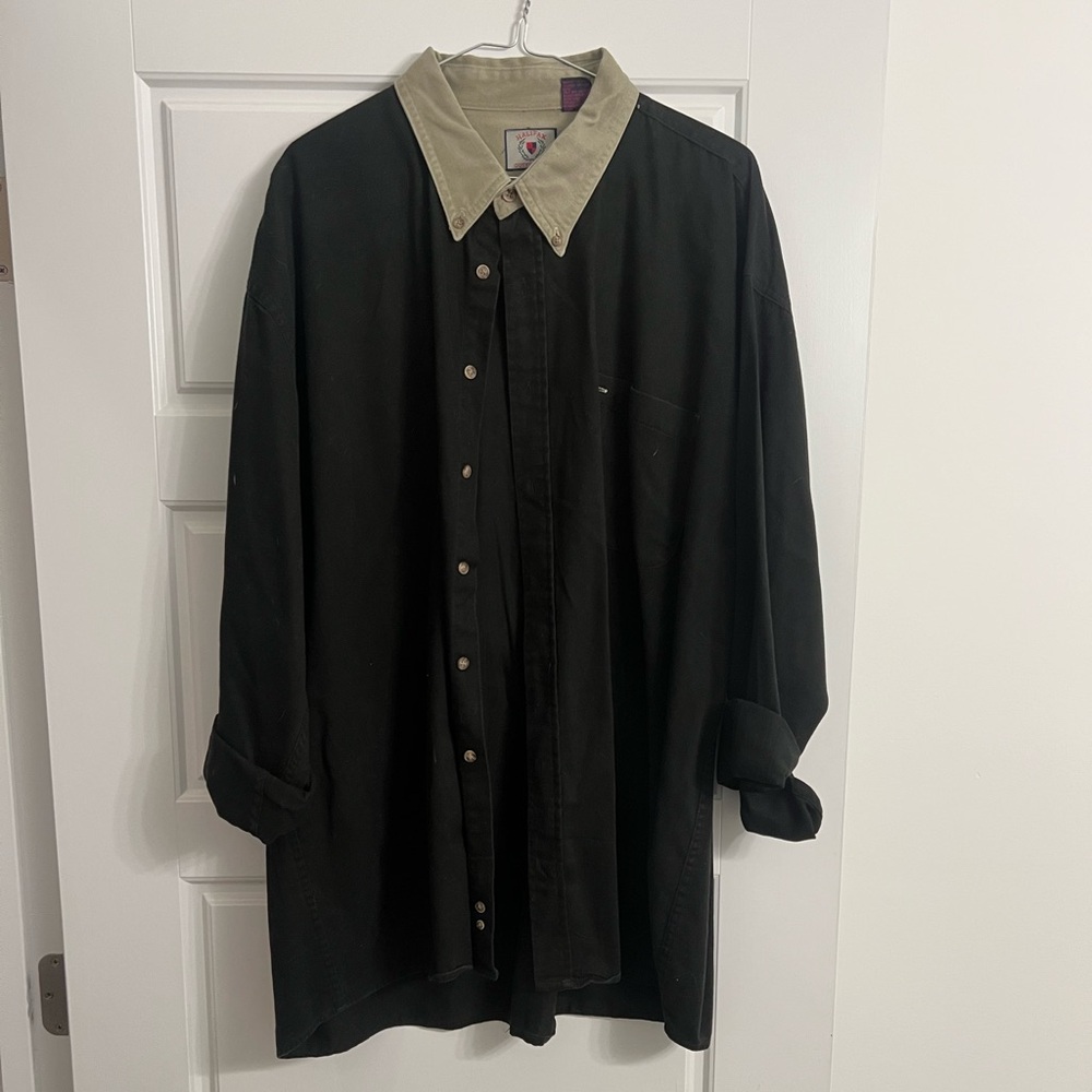 NWOT Halifax outfitters black button down with tan collar. Size xl. Cotton.